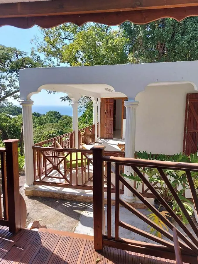Holiday home Magnifique Maison Creole, 3 Chambres, Vue Mer Pointe-Noire